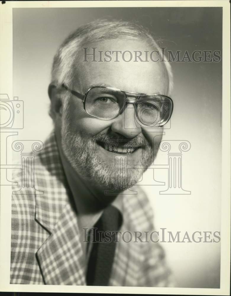 Press Photo Commentator Jack Perkins - Historic Images