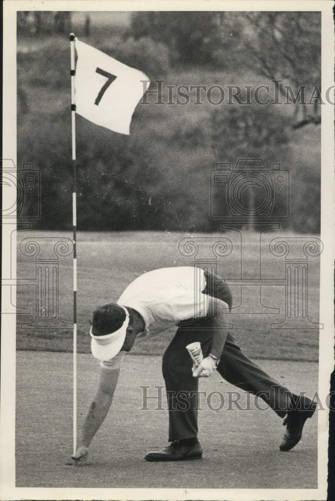 1966 Press Photo Golfer John Cook at Number Seven Hole - sax05610 - Historic Images