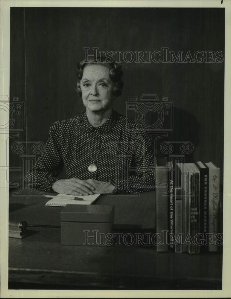 1981 Press Photo Actress Bette Davis on "Family Reunion" Movie - sax05875- Historic Images