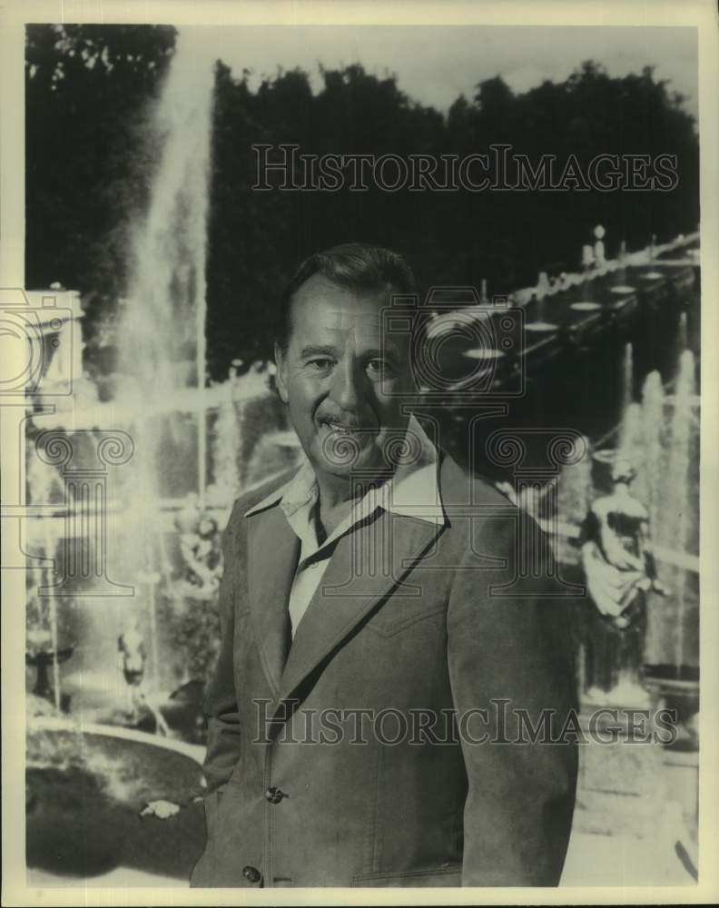 Press Photo Tennessee Ernie Ford performed on the grounds of Soviet Union - Historic Images