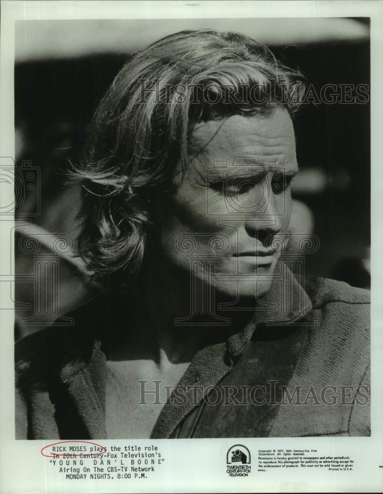 1977 Press Photo Actor Rick Moses plays in &quot;Young Dan&#39;l Boone&quot; on CBS - Historic Images