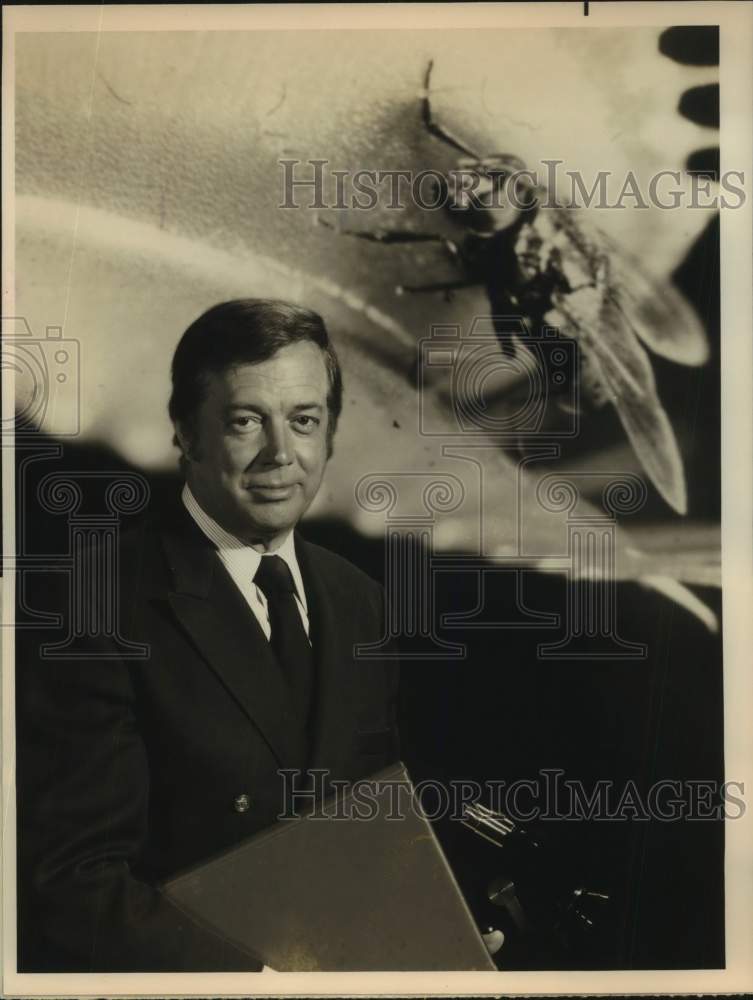 1974 Press Photo Hugh Downs, Host of &quot;The World You Never See&quot; - Historic Images