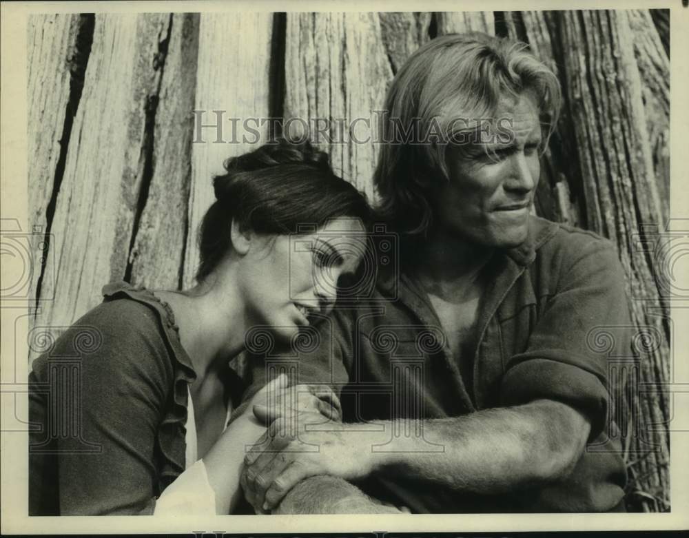 1977 Press Photo Actors Devon Ericson, Rick Moses in "Young Dan'l Boone" on CBS - Historic Images