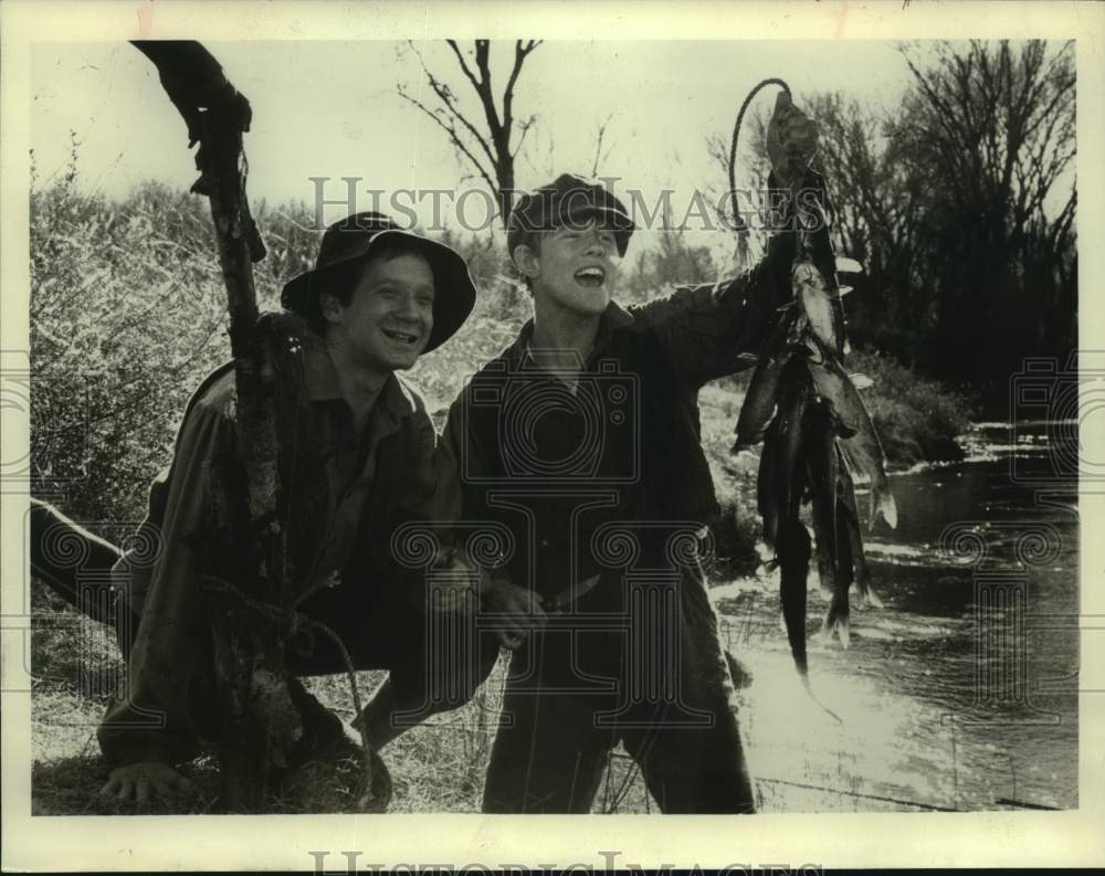 Press Photo Actor Donny Most with co-star in scene together - Historic Images