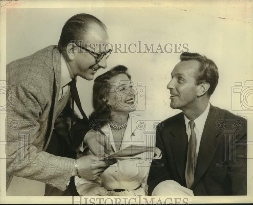 Press Photo Movie Director John Newland with Others - Historic Images