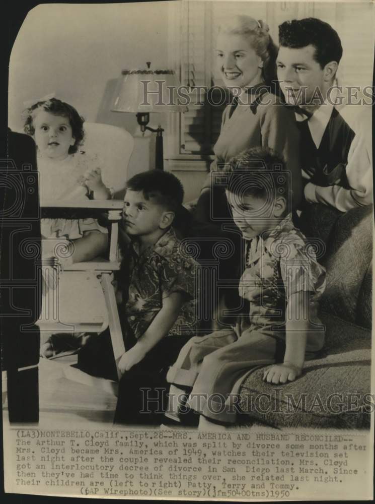 1950 Mrs. Arthur T. Cloyd, Mrs. America in California with Family - Historic Images