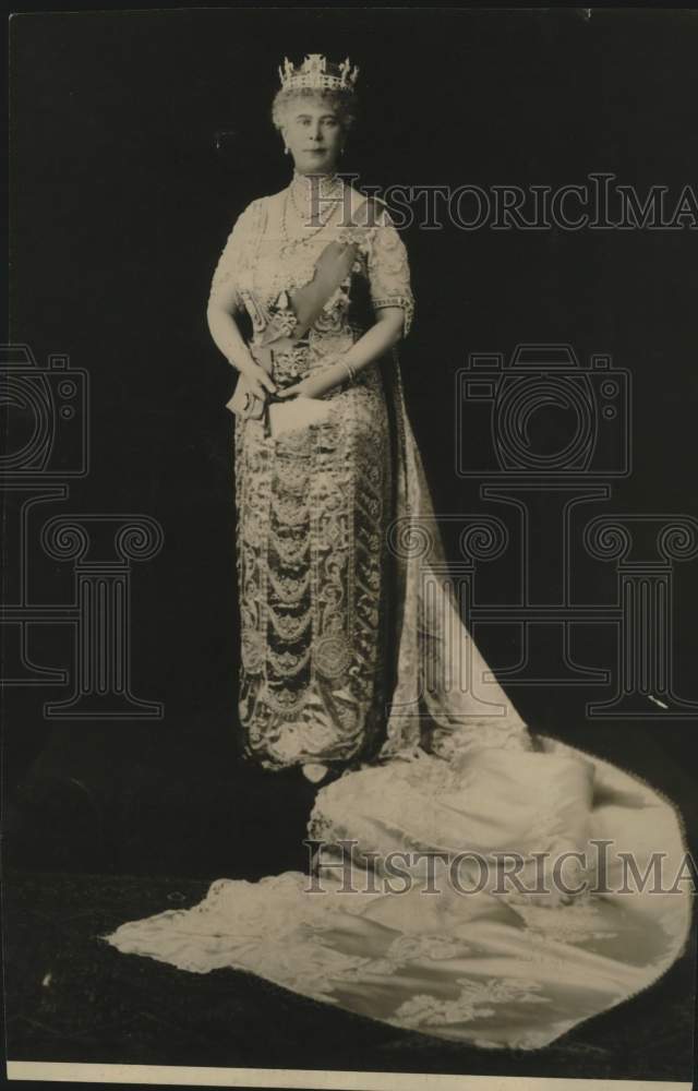 Press Photo Queen Mary of England in Royal Attire - Historic Images