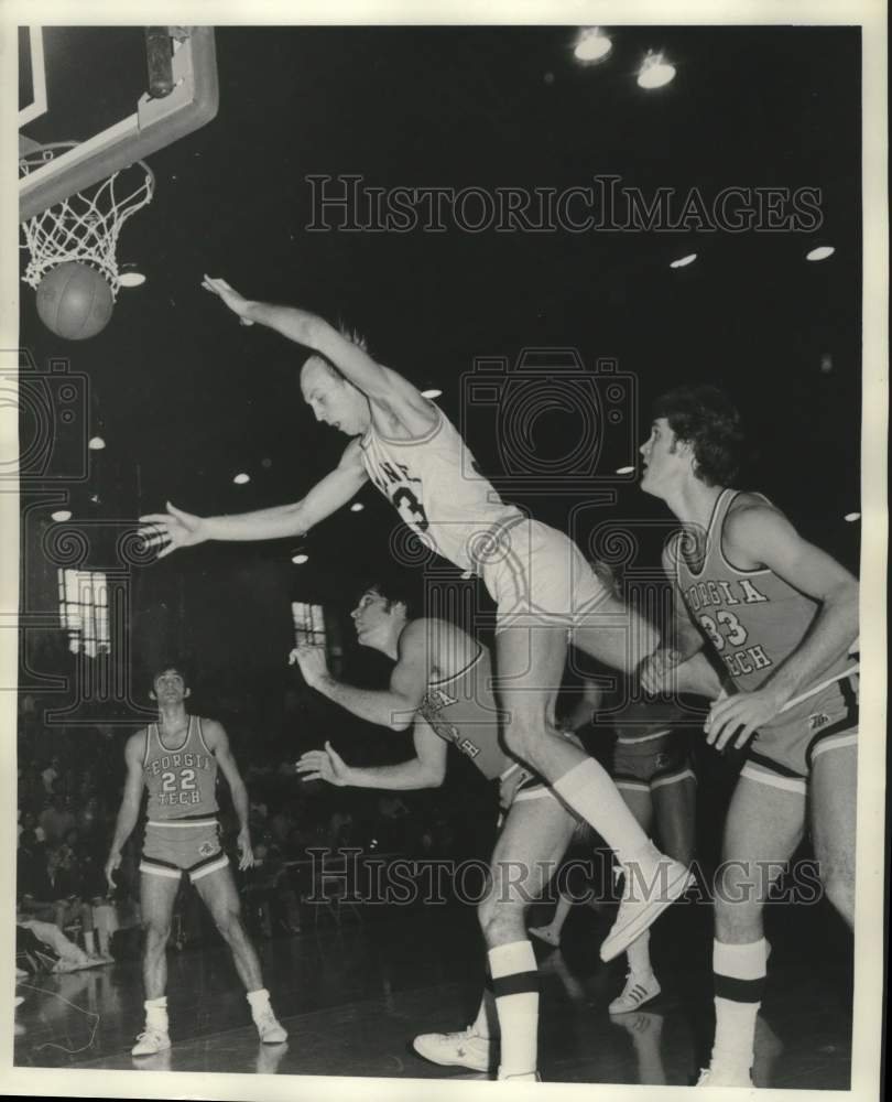 1976 Press Photo Phil Hicks, Tulane University Basketball Player at Game - Historic Images