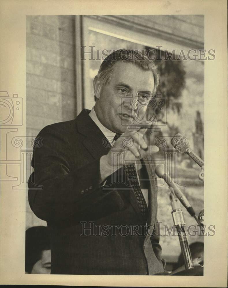 1982 Press Photo Walter Mondale at Convention Center - Historic Images