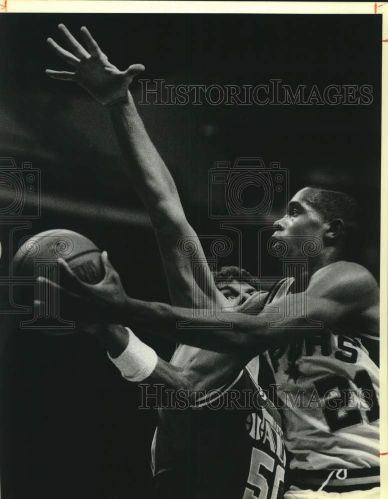 1985 Alvin Robertson, San Antonio Spurs Basketball Player at Game - Historic Images