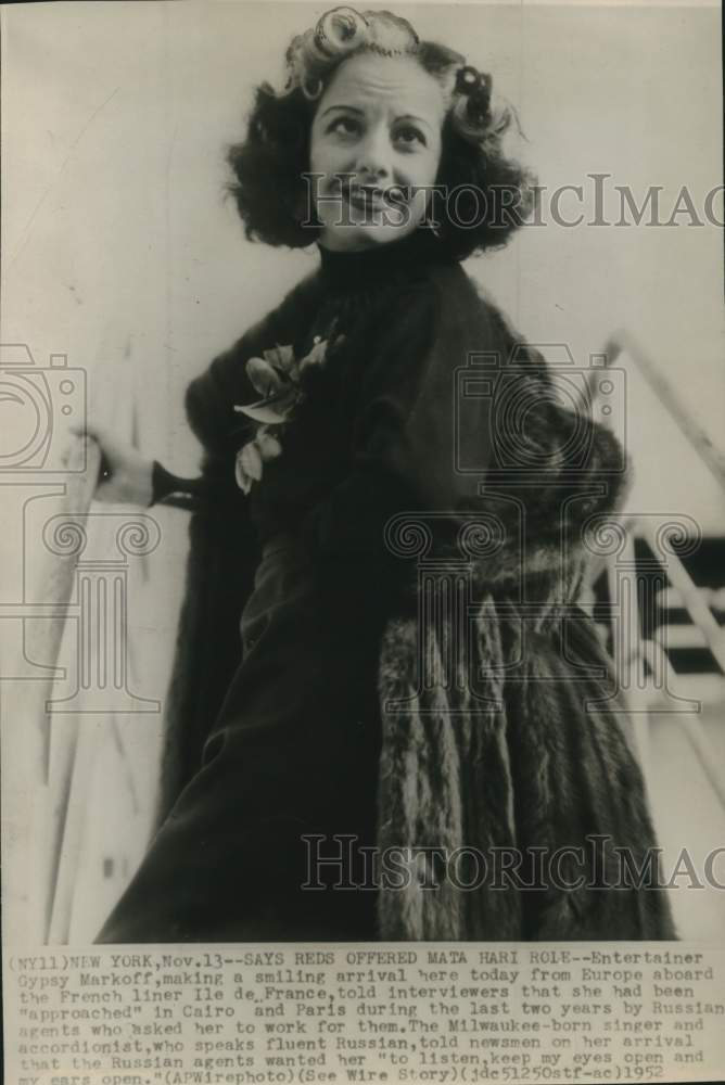 1952 Press Photo Entertainer Gypsy Markoff on French Liner Ile de France - Historic Images