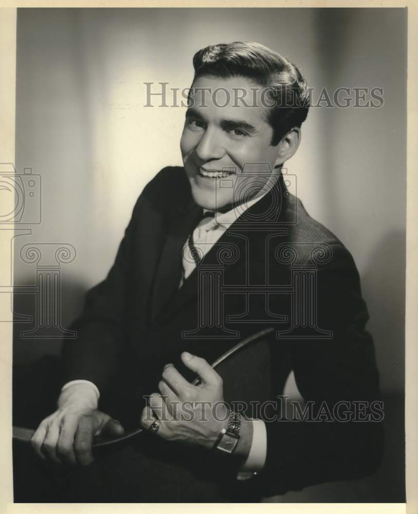 Press Photo Actor Pat Harrington in Scene - Historic Images