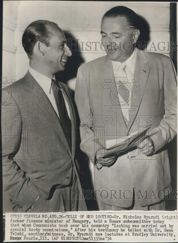 1954 Press Photo Congressional Witnesses Talk After Communism Hearing, Cleveland - Historic Images