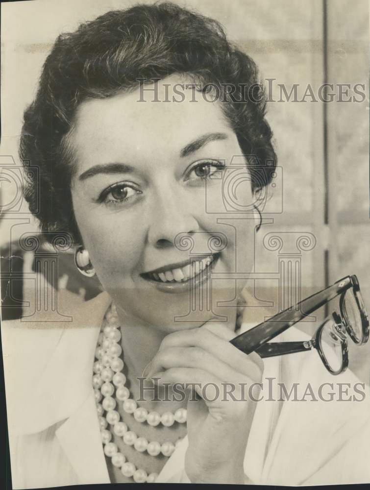 1960 Press Photo Maggi Neal, fashion consultant for Carlye - Historic Images