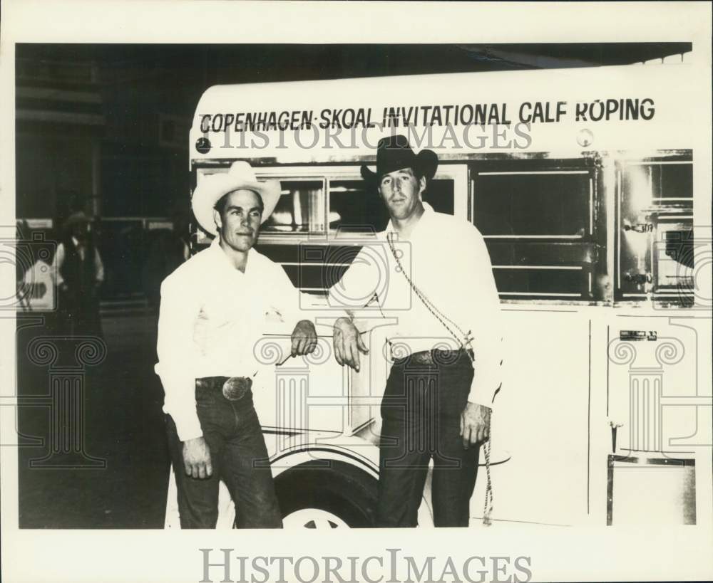 Press Photo Phil Lyne and Terry Davidson, Calf Roping Championships - sax09866 - Historic Images