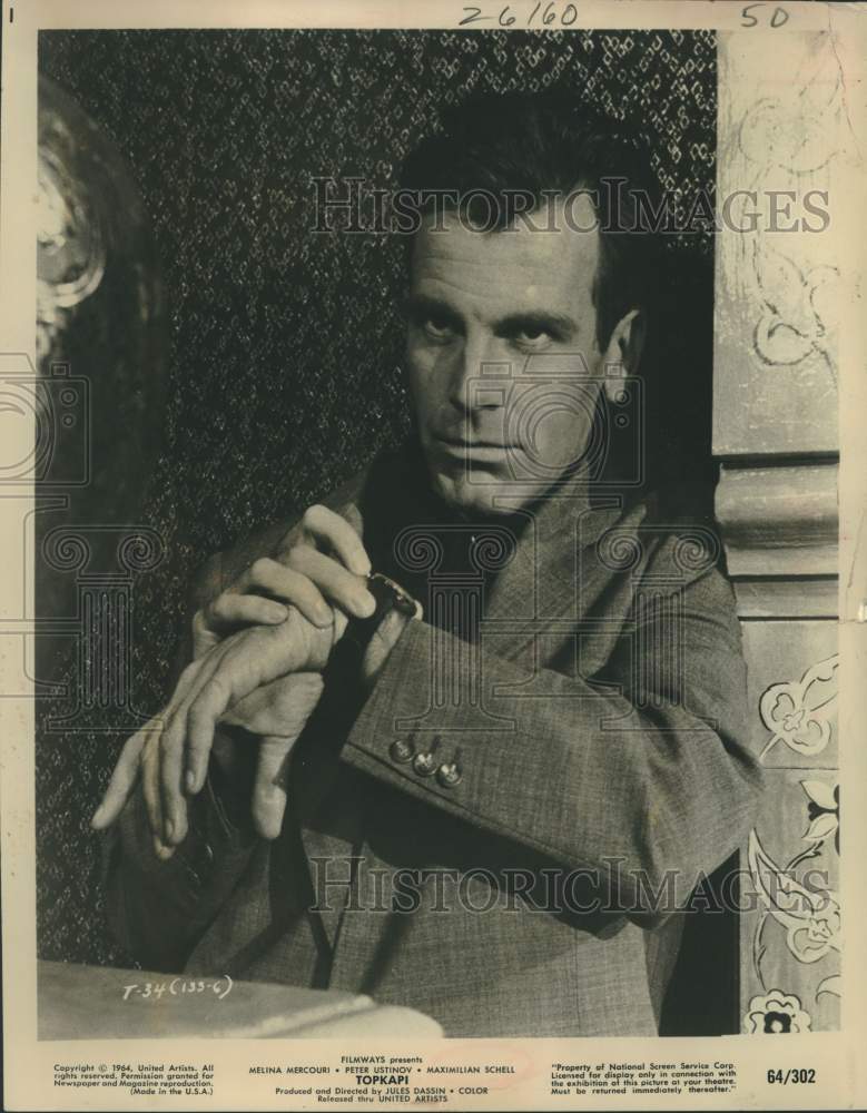 1964 Press Photo Actor Maximillian Schell Stars in Movie &quot;Topkapi&quot; - Historic Images