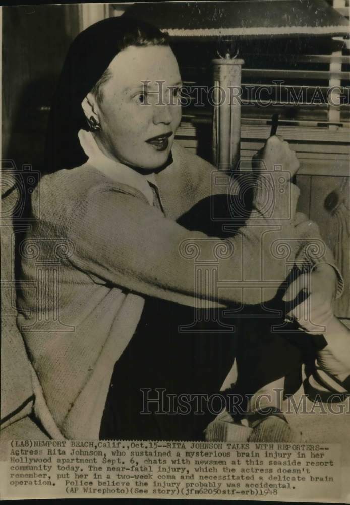 1948 Press Photo Actress Rita Johnson Talks to Reporters at Newport Beach Home - Historic Images