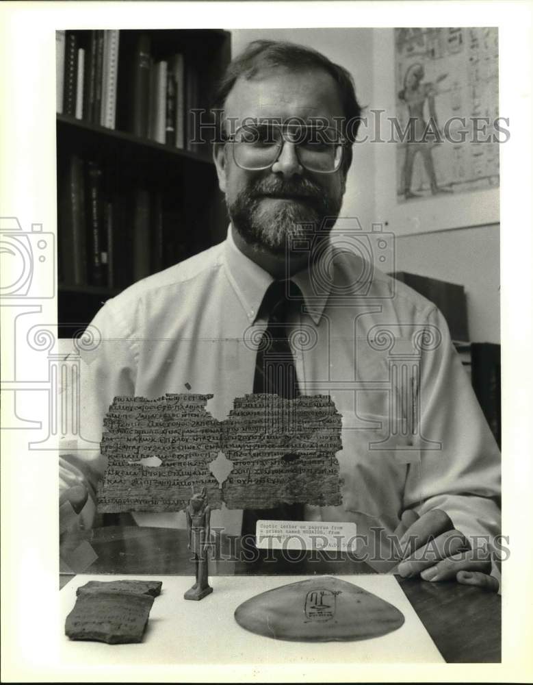 1988 Press Photo Doctor Charles Von Sickle, Egyptologist, Texas - Historic Images