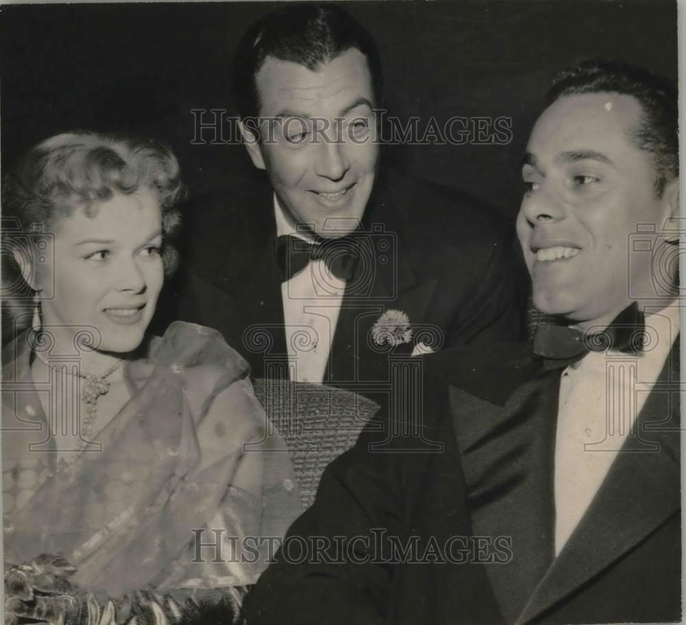 1952 Press Photo Actor Robert Taylor and co-stars - Historic Images