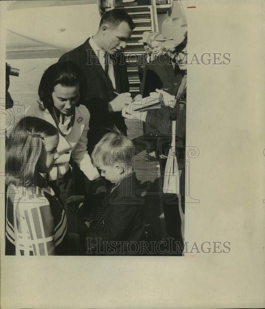 1969 Press Photo Astronaut David Scott, Wife & Children Tracey & Doug - Historic Images