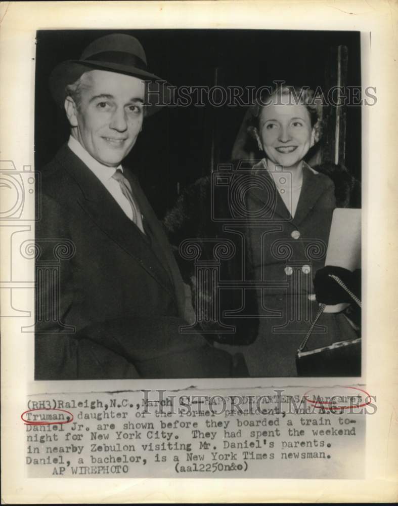 Press Photo Margaret Truman and E.C. Daniel board train in North Carolina.- Historic Images