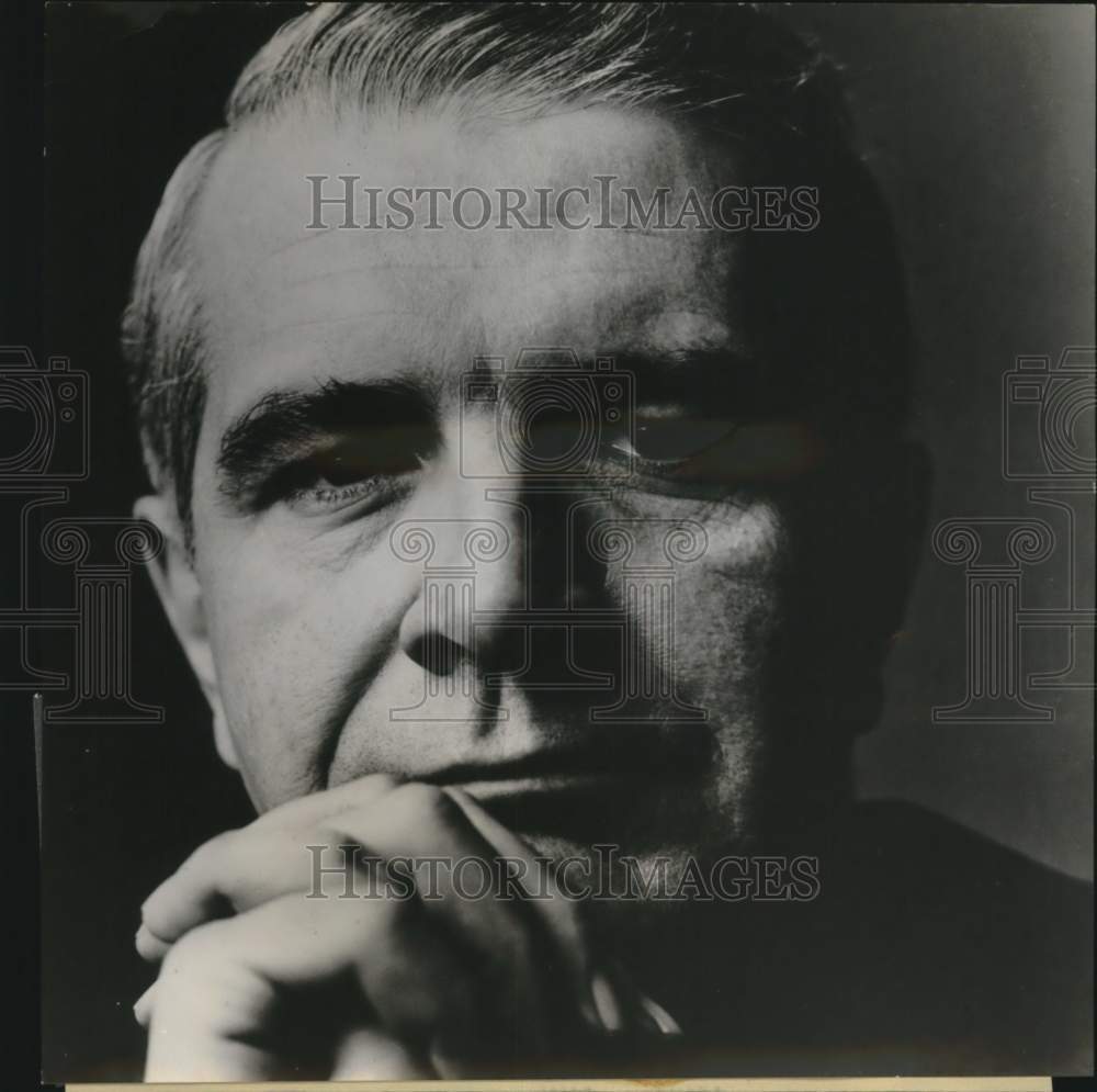 1966 Press Photo Writer, commentator and correspondent Harry Reasoner.- Historic Images