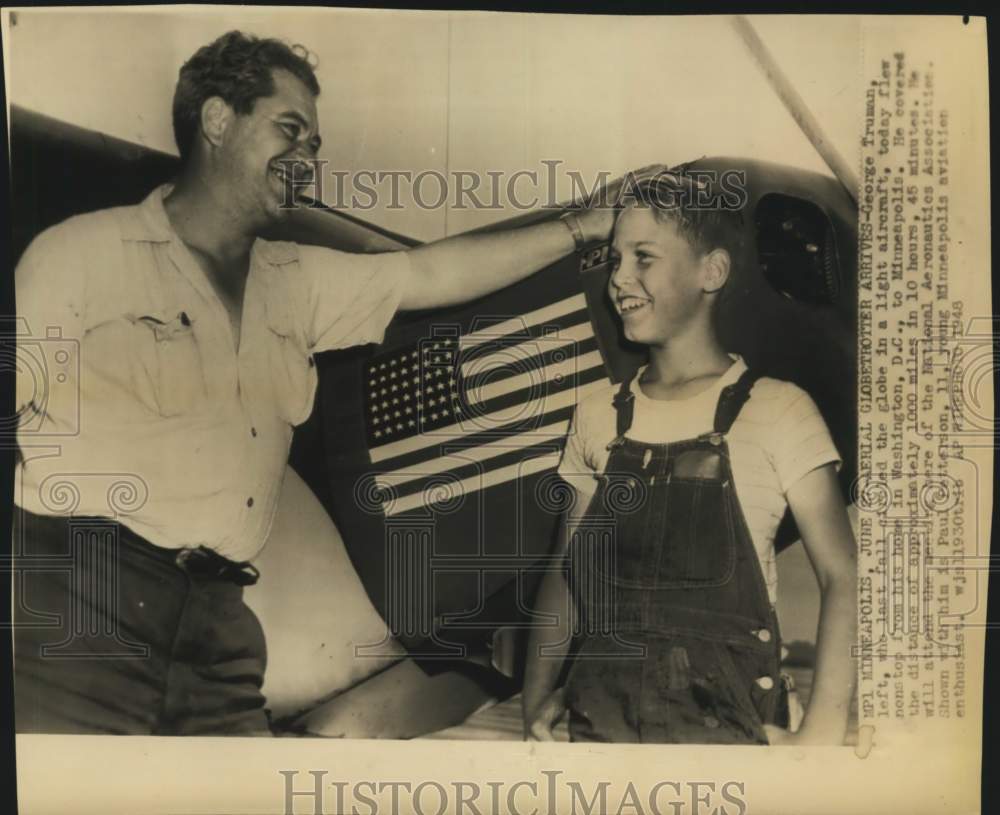 1948 Press Photo Aviator George Truman with young Paul Patterson in Minneapolis - Historic Images