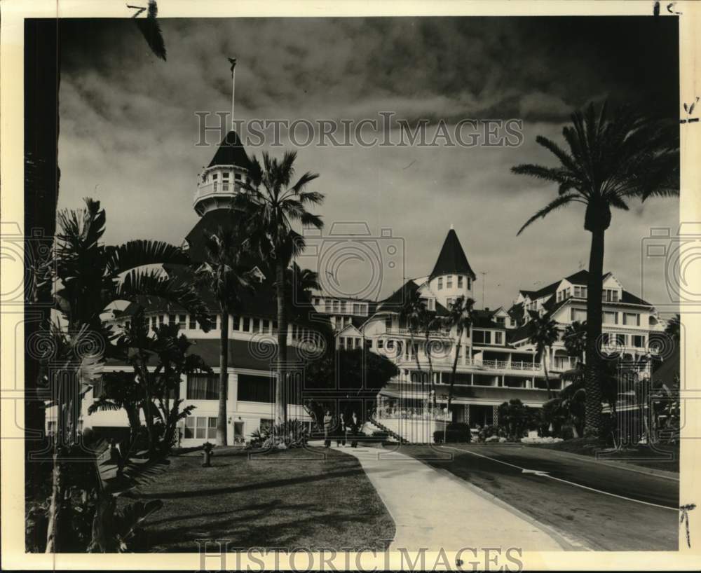 Press Photo Main Entrance of the Hotel del Coronado in Coronado, California - Historic Images