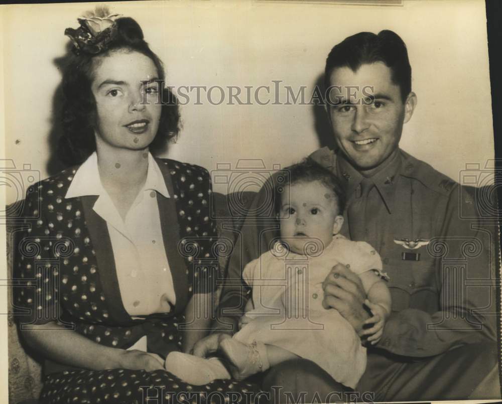 1942 Press Photo Captain H.T. Wheless hears President Roosevelt's praise. - Historic Images