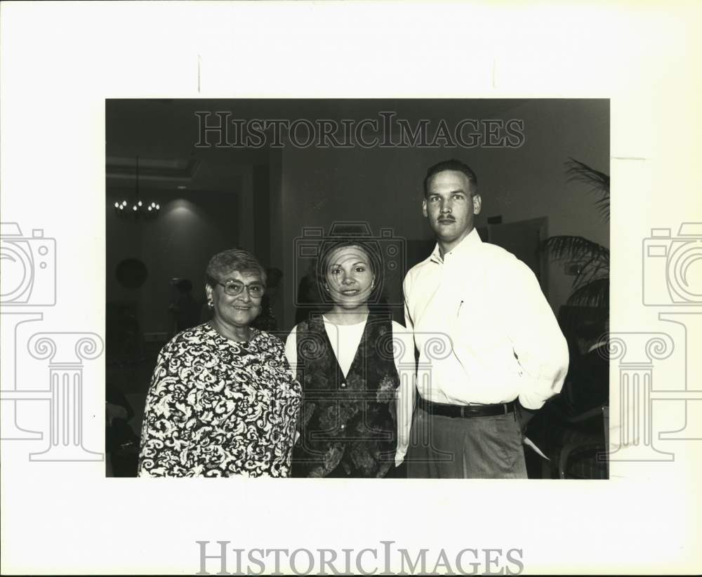 1993 Press Photo FACT Southside&#39;s Tommy Villarreal and PEACE members San Antonio- Historic Images