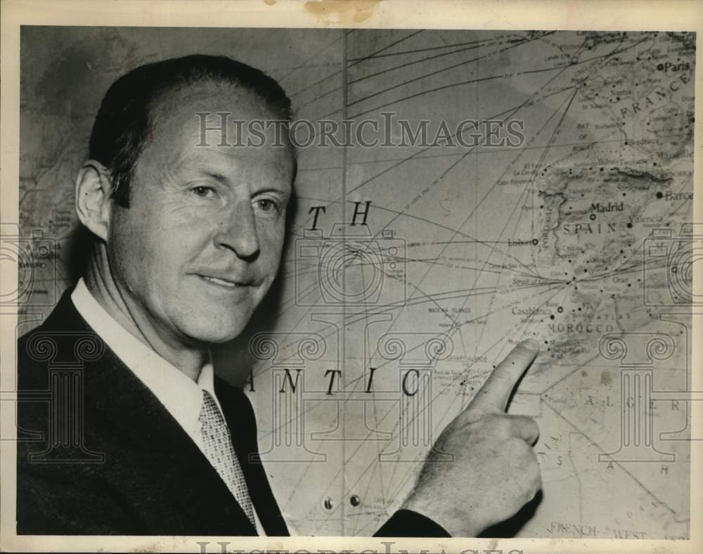 1963 Press Photo Explorer Thor Heyerdahl points at Morocco on a map - sax20463- Historic Images