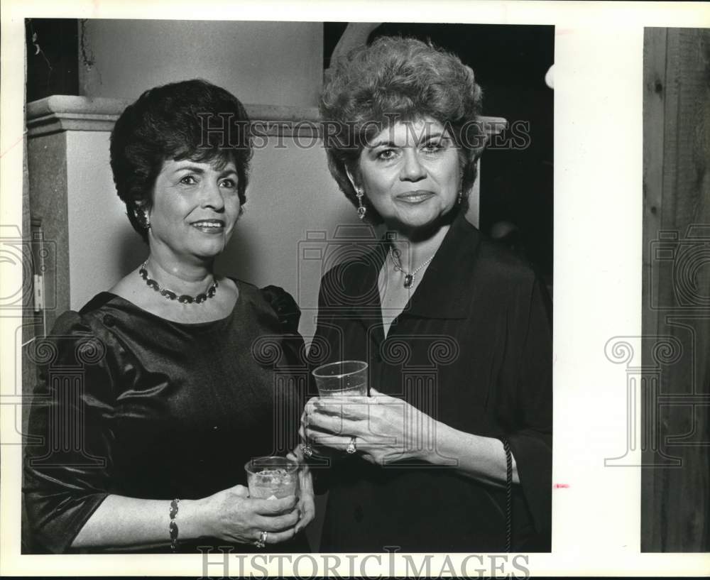 1984 Press Photo Inez Neaves and Rose Mechado at Hitton Palacio Del Rio dinner- Historic Images