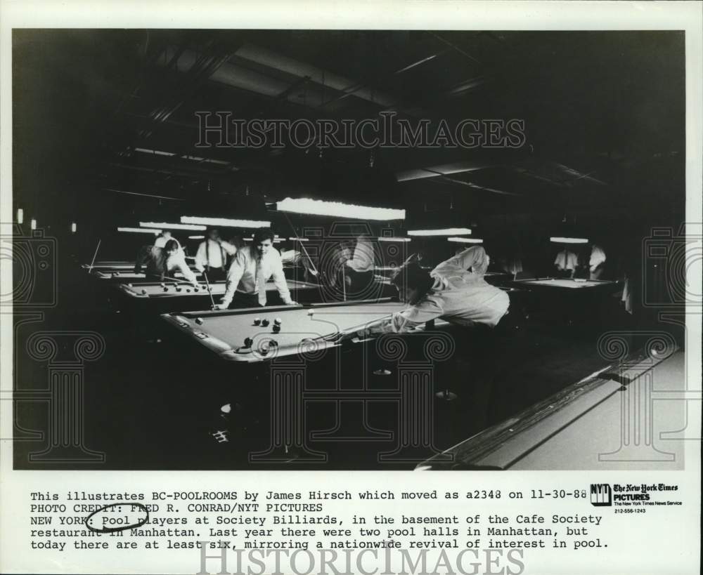 1988 Press Photo Pool players at Society Billiards in Cafe Society in Manhattan - Historic Images