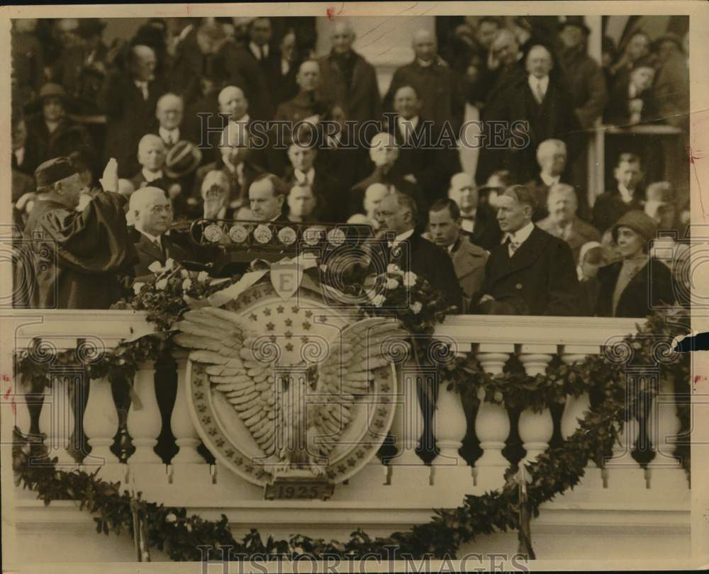 1929 Press Photo Pres. Calvin Coolidge sworn in by US Supreme Court Justice Taft- Historic Images