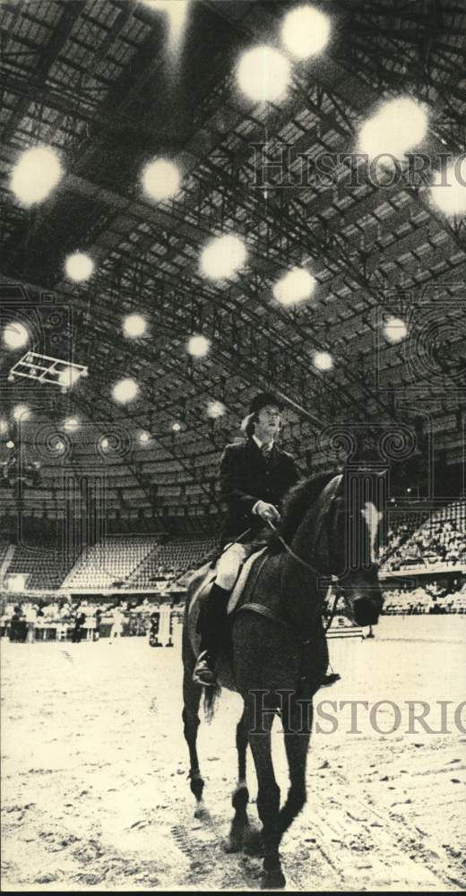 Press Photo Horse and rider San Antonio Charity Horse Show at coliseum - Historic Images