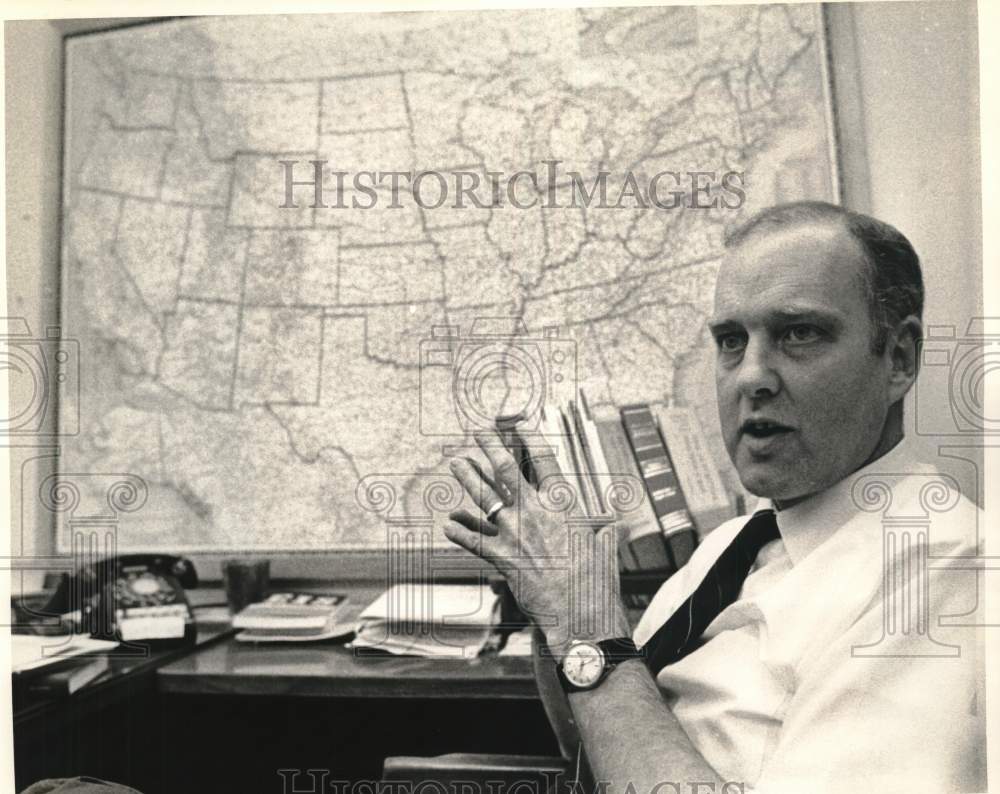 1971 Press Photo Dr. Michael Gregg, assistant director of epidemiology at CDC - Historic Images