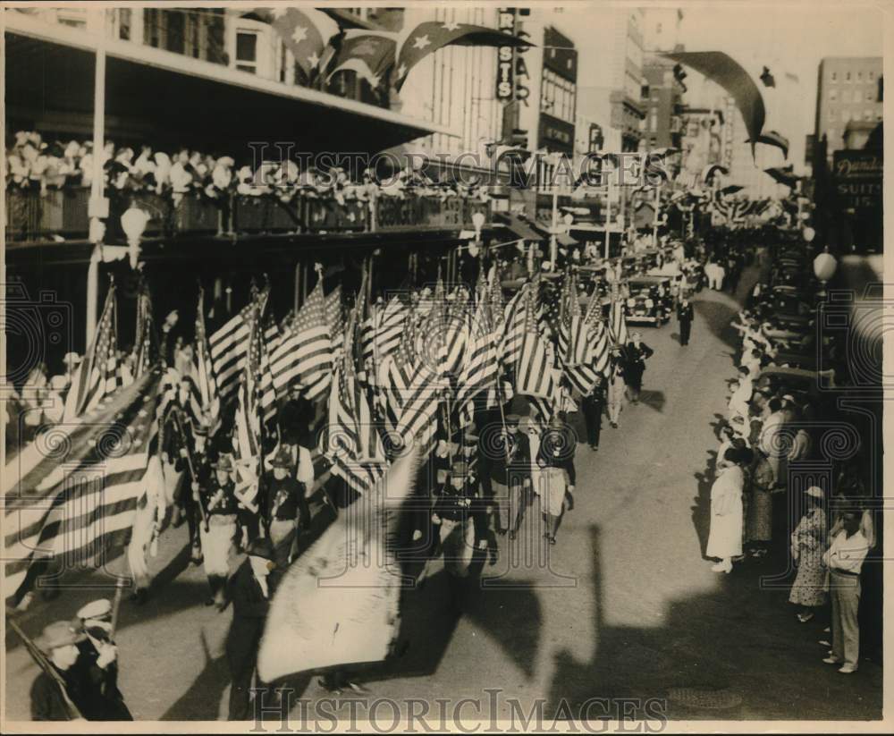 Press Photo Scene at the Spanish American War parade - sax24020- Historic Images