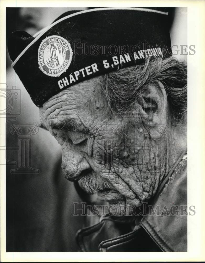 1985 Press Photo Francis Esquirel attends Veterans Day Parade - sax24903- Historic Images