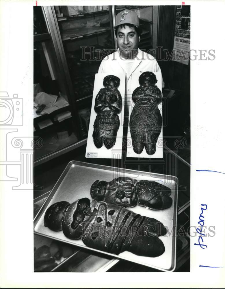 1993 Press Photo Hector Bedoy with Day of the Dead Bread at Bedoy Bakery- Historic Images