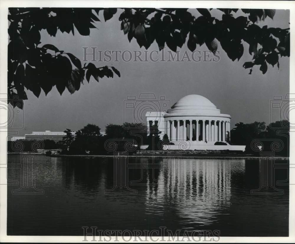 Press Photo Overall view of the Jefferson Memorial in the District of Columbia - Historic Images
