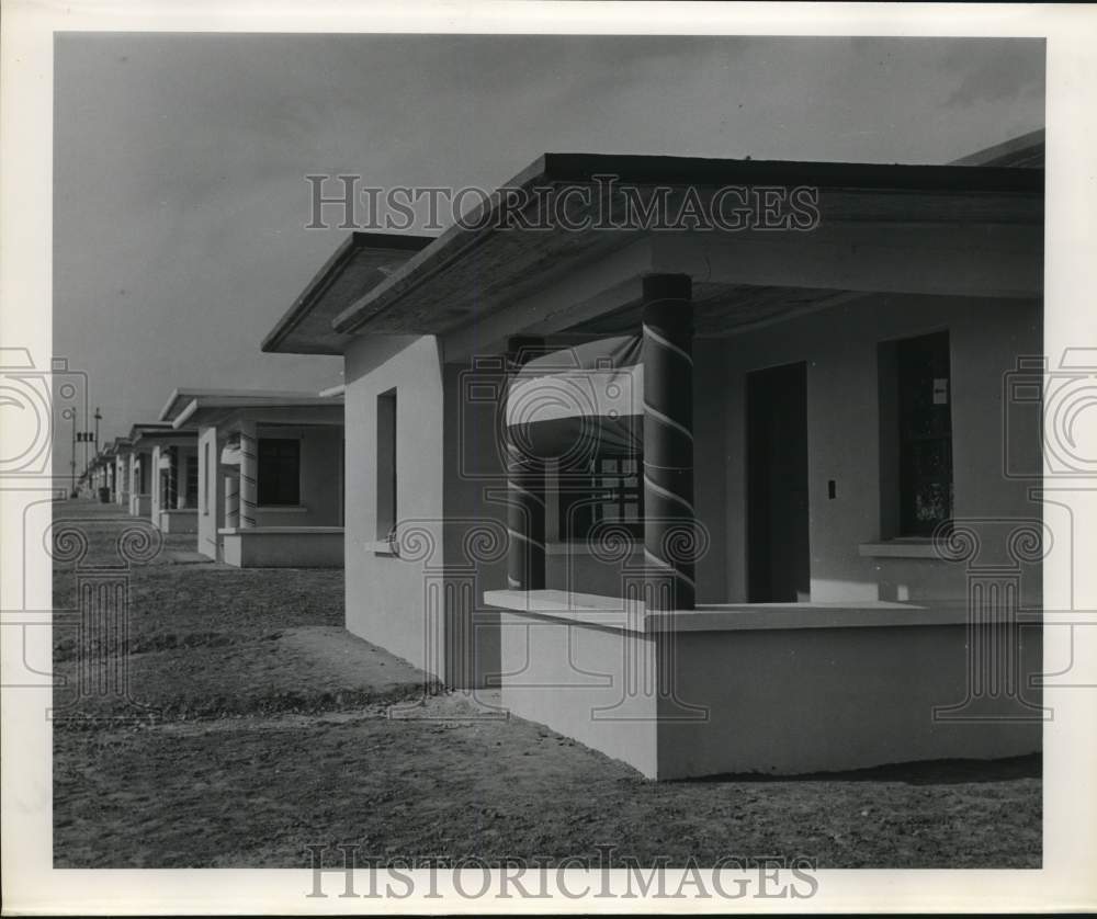 Press Photo Falcon Dam - A angled view of houses in a row - sax28212- Historic Images