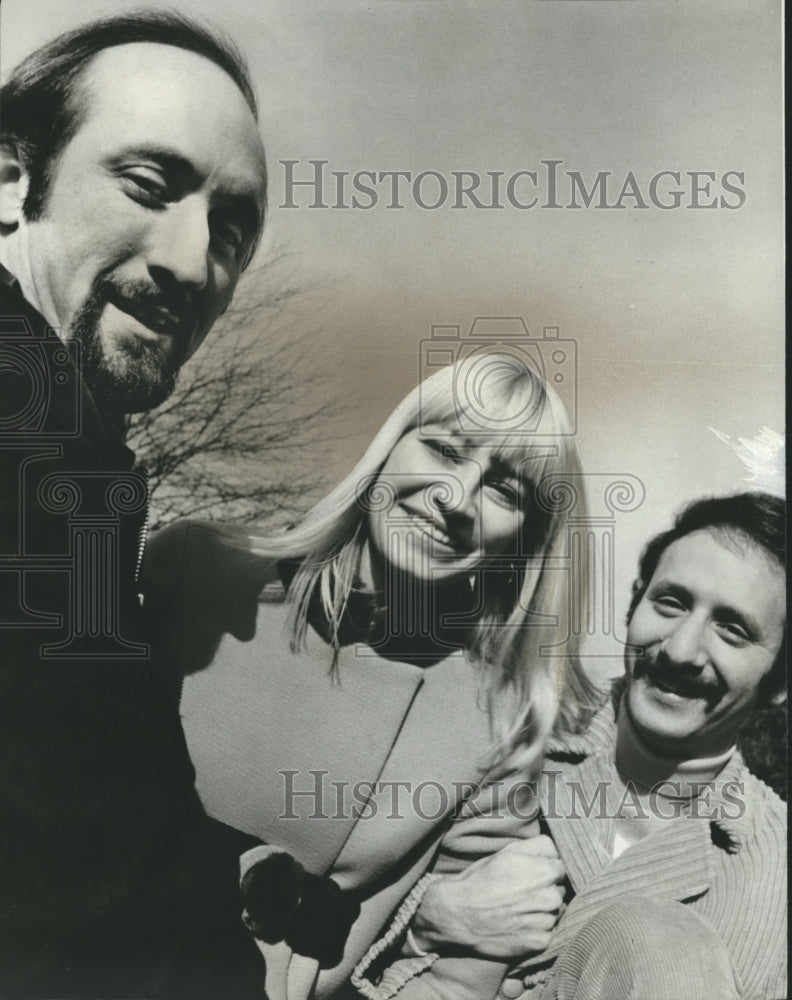 Press Photo Singers Peter Paul &amp; Mary ready to perform - Historic Images