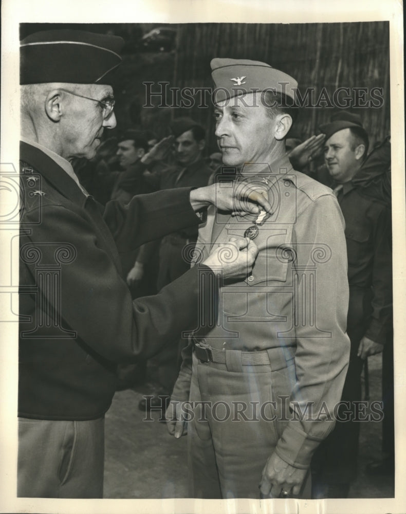 1945 Press Photo Lt Gen Joseph W Stilwell Pinning Medal on Col Robert F Tate - Historic Images
