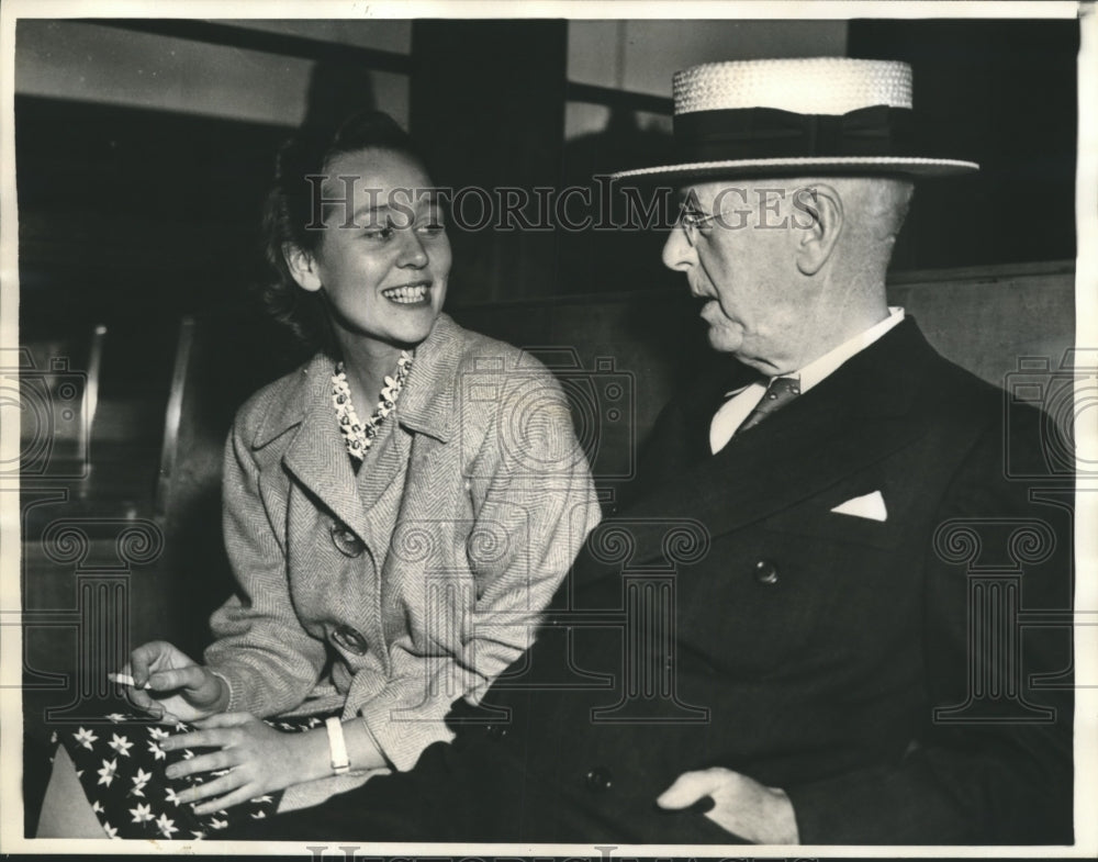 1942 Seattle Betty Graham war correspondent arrives home  to dad - Historic Images