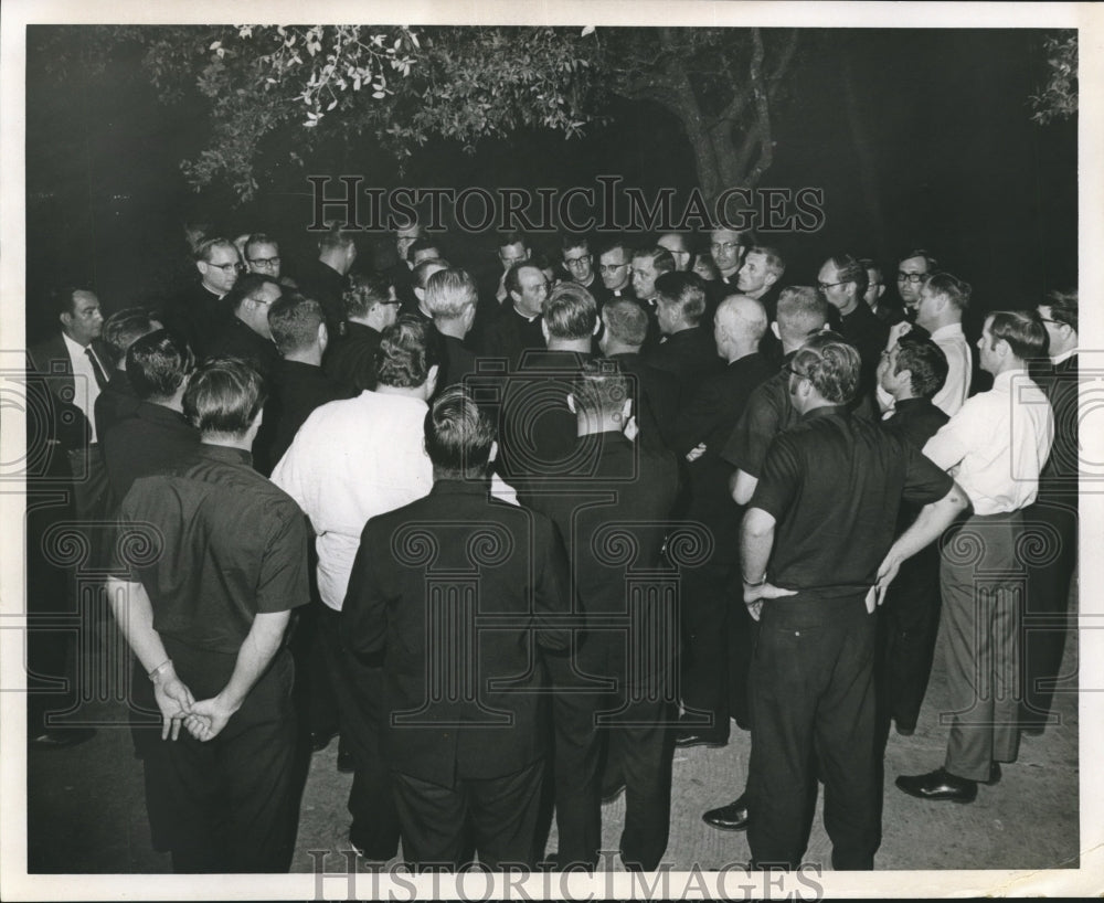 Press Photo Priest Gathering - Historic Images