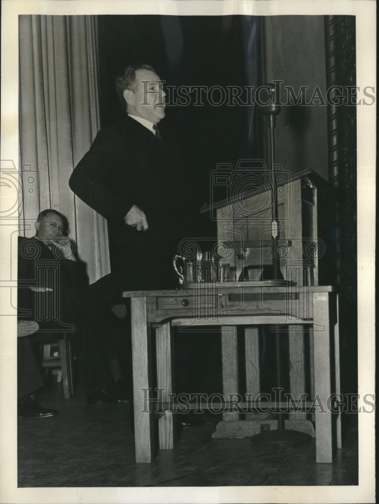Press Photo Harry C. Weiss, Pres of Humble Oil, Speaks at Hainey&#39;s Inauguration - Historic Images