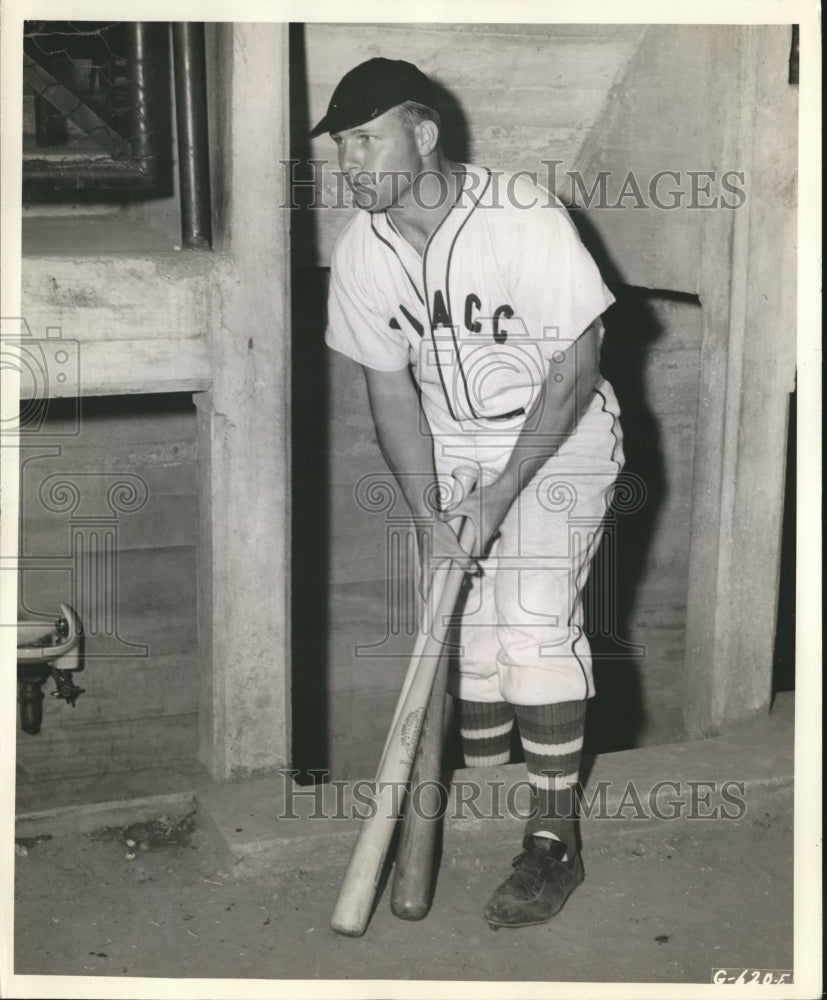 Press Photo Floyd Dean,Pinch-Hitter of the Cadet Center. - sba00968 - Historic Images