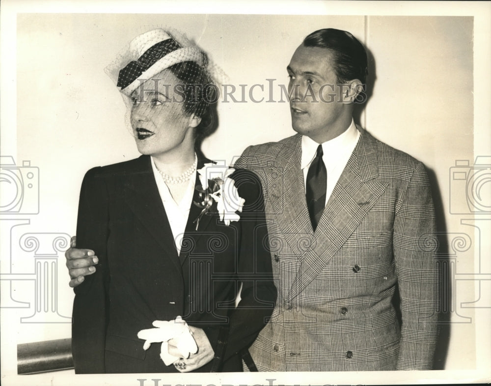 1940 Count. Countess Umberto Pallastrelli Di Celleri sail for Italy - Historic Images