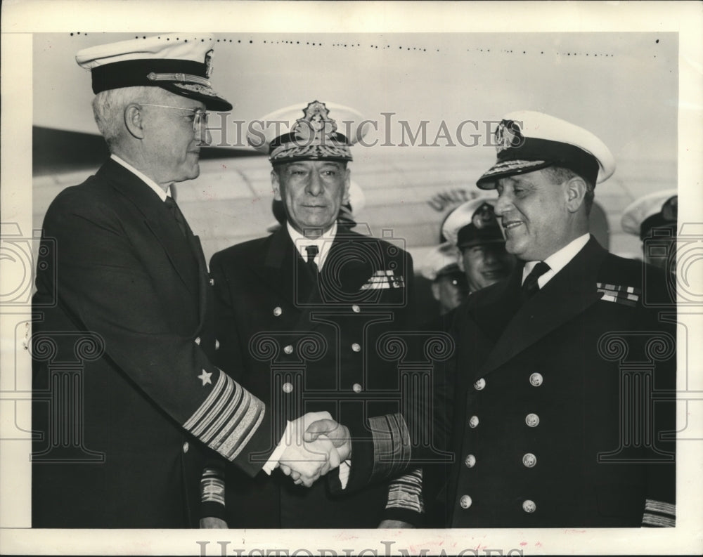 1941 Adm Harold Stark greets Vice Adm Jose Machado de Castro e Silva - Historic Images