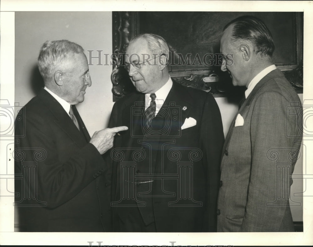 1941 Canadian Minister Leighton McCarthy calls at US State Departmen - Historic Images